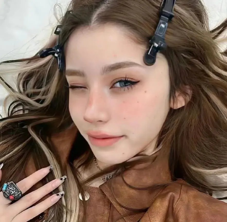 爱在人间封面